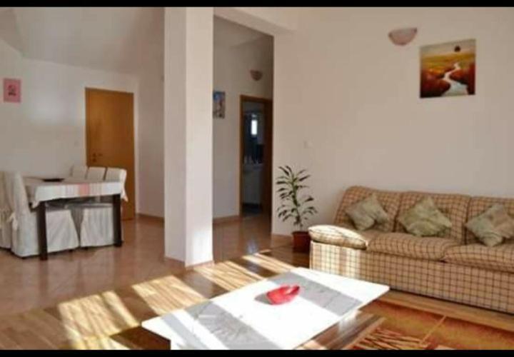 Trilj Apartman Jurika Luaran gambar
