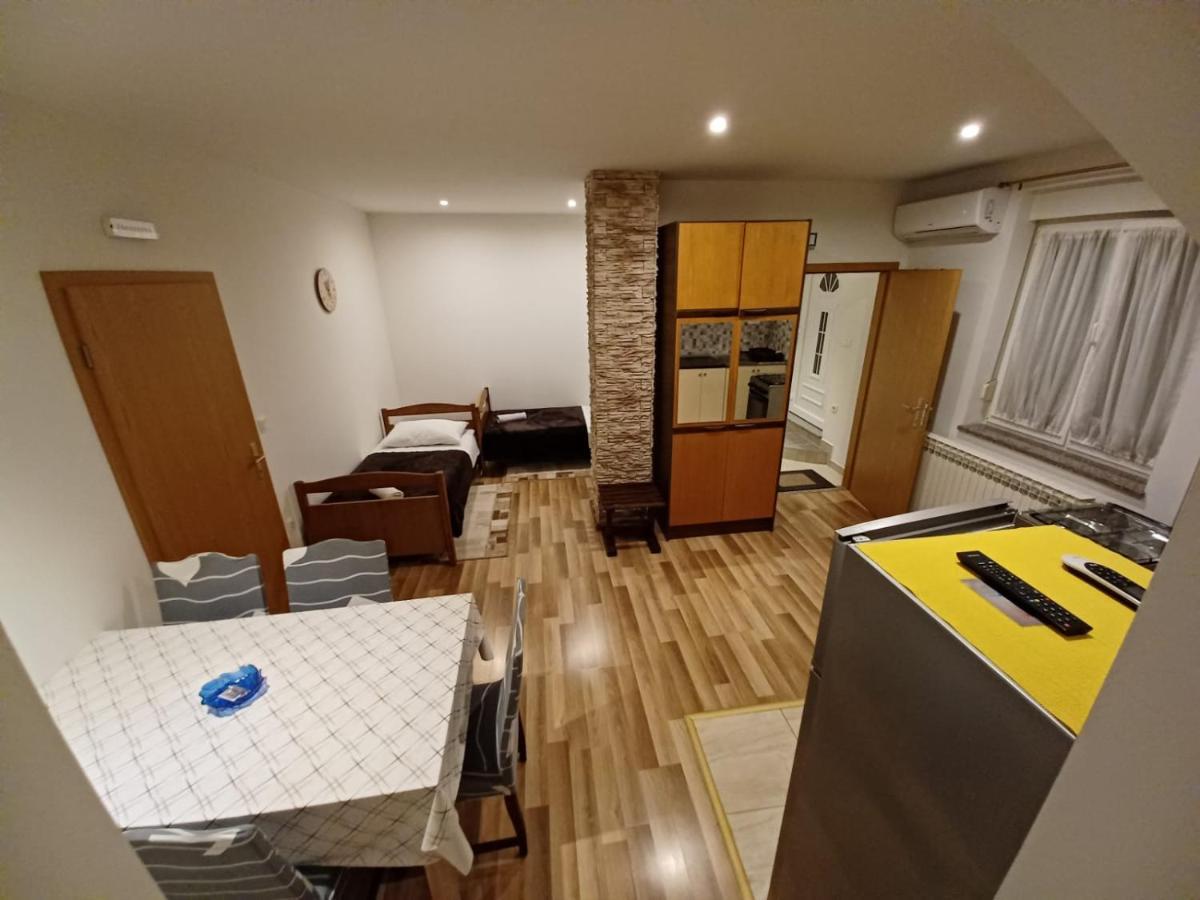 Trilj Apartman Jurika Luaran gambar