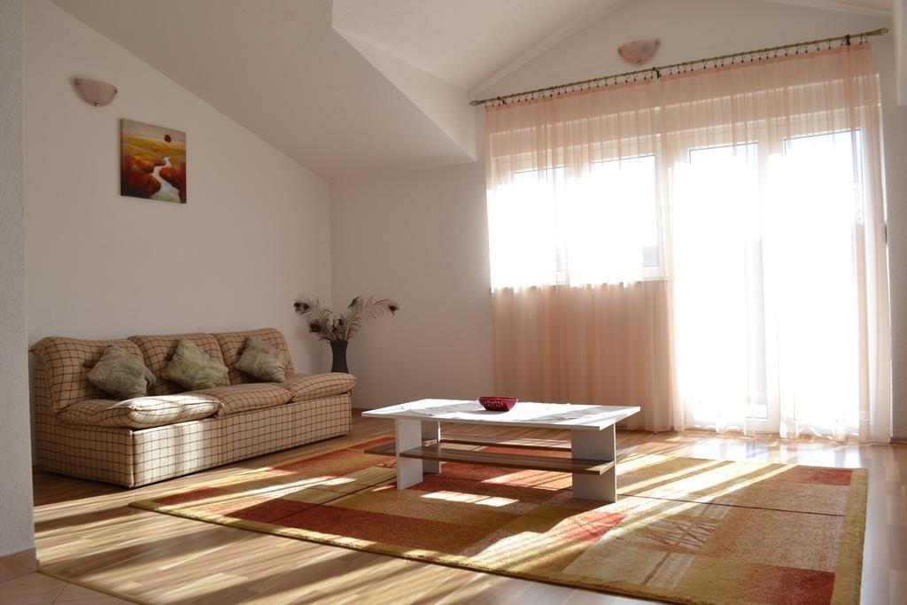 Trilj Apartman Jurika Luaran gambar