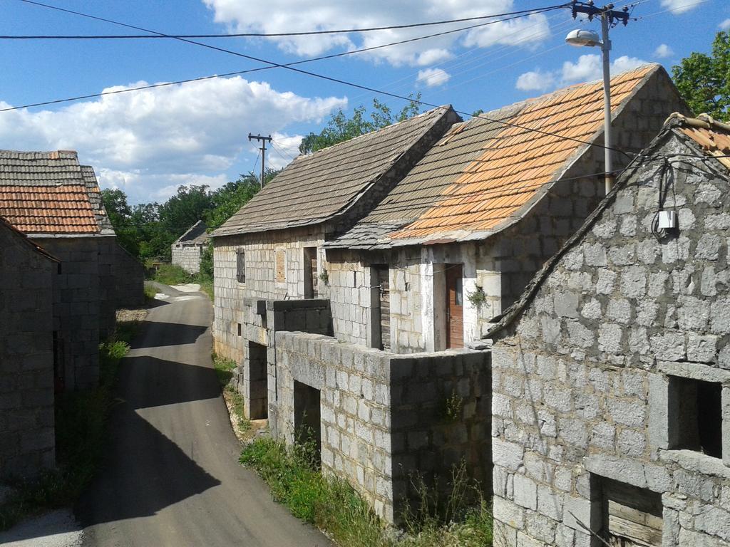Trilj Apartman Jurika Luaran gambar
