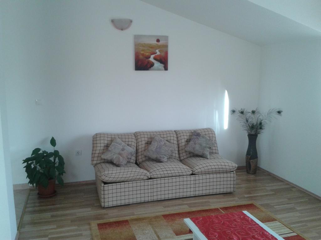 Trilj Apartman Jurika Luaran gambar