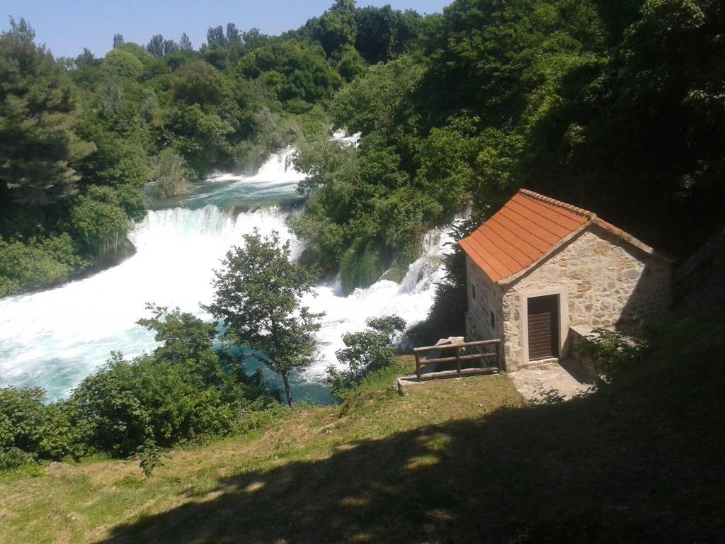 Trilj Apartman Jurika Luaran gambar